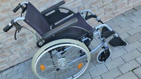invalidny vozík 48cm pridavne brzdy pre asistenta pas barle - 2
