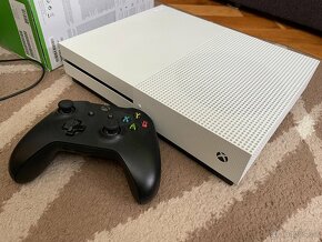 Predám Xbox One S + 6 hier + Nabíjacia stanica - 2