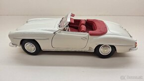 1:18 MERCEDES-BENZ 190 SL - 2