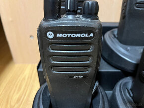 Vysielačky motorola 6ks DP1400 UHF digital + nabijacka - 2