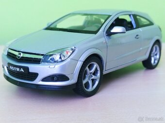 Predám tento nový  Kovový model Opel Astra GTC 2005 v mierke - 2