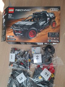 LEGO Technic 42160 Audi - 2