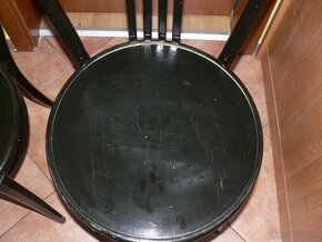 čierne stoličky thonet - 2