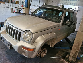 Rozpredam Jeep cherokee kj 2.5 crd sport 105kw 2004 5 rychlo - 2