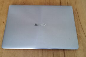 Predám Asus UX 310UA 4GB i3 - funkčný - zlomené pánty - 2