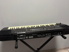 Roland E-68 + stojan - 2