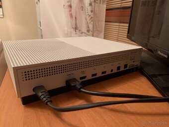 Xbox One S - 2