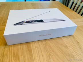 Macbook Pro 2018 15" 16 GB RAM Intel i7 256 GB Radeon Pro - 2