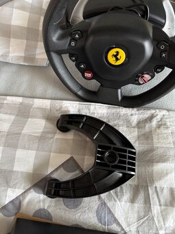 Predám volant Ferrari aj s pedálmi na PS4. - 2