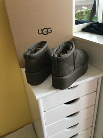 UGG Classic Ultra mini platform čižmy - 2