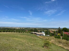 Pozemok medzi vinohradmi 900m2 - 2