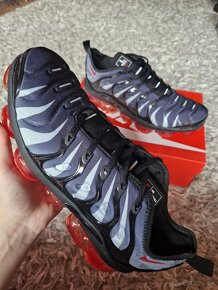 Nike Air Vapormax Plus - 2