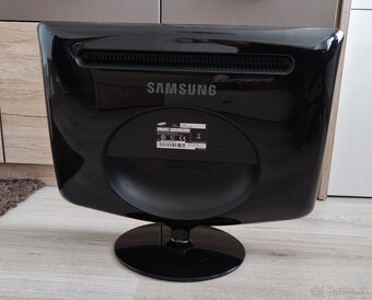 Monitor SAMSUNG Sync Master 2232BW s uhlopriečkou 22“ - 2