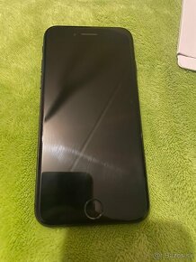 Predám Apple iPhone 7 32GB top stav - 2