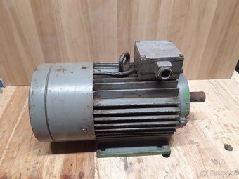 Elektromotor 1,1 kw 680 ot. - rezervované - 2