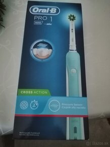 Zubné kefky Oral B Vitality  a  PRO 1 - 2