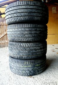 225/40R18 - 2