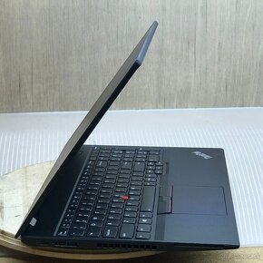 Pracovný a herný Lenovo Thinkpad T580 - 2