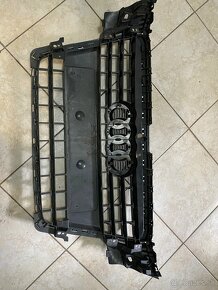 Audi A4 B8 Predná maska/Grill - 2