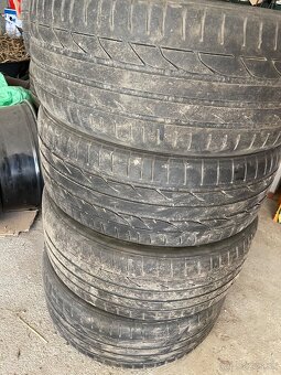 Letné Bridgestone 235/40 R19 - 2