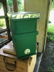 Plemenáč roják uľ na odložence včelie úle - 2