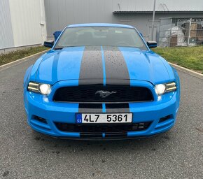 Ford Mustang 3.7 224kw manuál - 2