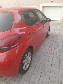 Predam peugeot 208. 1.2 l 41000km - 2