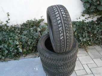 Predám 4x zimné ako nové pneu MOMO 185/55 R15 88HXL - 2