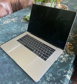 Macbook Pro 15” 2018, TouchBar, 32GB, 2.9 GHz, i9, 1TB - 2