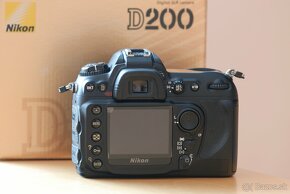 Nikon D200 - 2