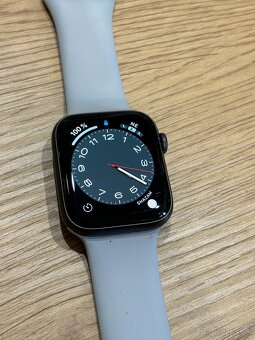 Apple Watch 5 44 mm, super stav - 2