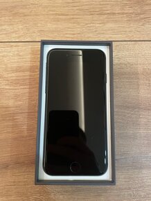 iPhone 8 64GB - 2