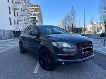 AUDI Q7 4.2FSI 7miest - 2