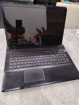 Sony Vaio SVE171 - 2