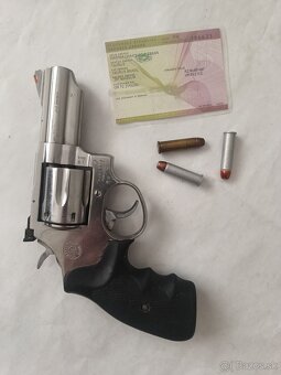 Pištoľ a revolver - 2