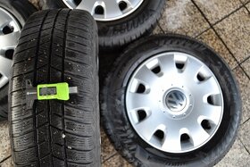 Plechové disky a zimné gumy 195/65 R15 + puklice VW - 2