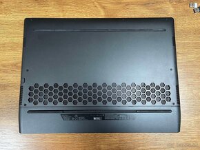 Alienware m17 r5 - 2