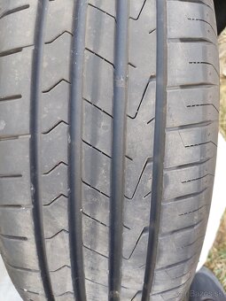 Predám 4 ks pneumatík215/65R19 -  letné - 2