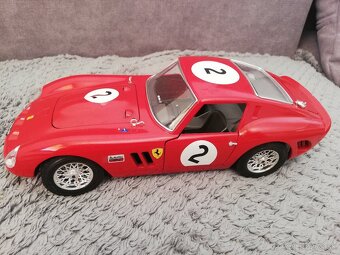 1:18 FERRARI 250 GTO Bburago - 2