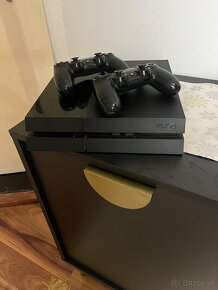 Ps4 + 2 ovladače - 2