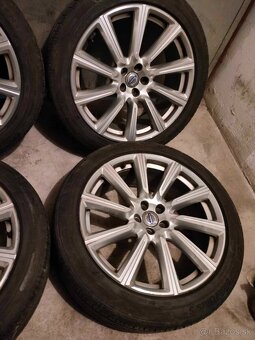 4ks alu disky orig. Volvo 5x108 R20 + pneu 255/45 r20 - 2