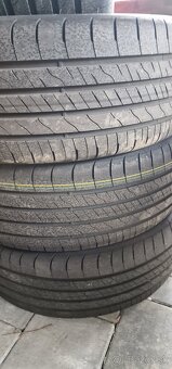 215/55 R18 Goodyear - 2