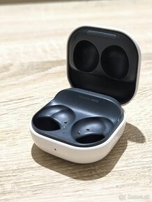 Samsung galaxy buds 2 nabijace púzdro - 2