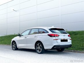 Hyundai i30 CW combi 1.6crdi DCT - 2