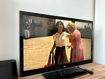 LG Cinema  3D TV - 2