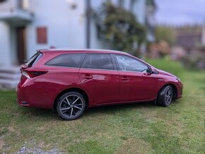 Auris Hybrid Touring Sports 1,8 l VVTi  Hybrid combi - 2