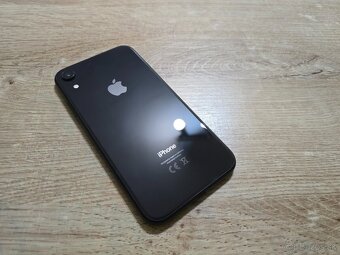 Iphone xr 64gb cierny v super stave telefon nema ziadne skra - 2