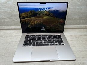 MacBook Air 15 (2024) M3 16 GB / 256 GB, záruka: 8.12.2025 - 2