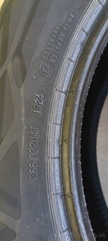 Continental 215/60 R18 - 2