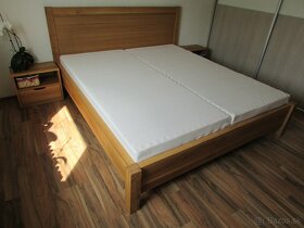 Luxusná dubová postel Klára + zdarma 2 masívne stolíky - 2